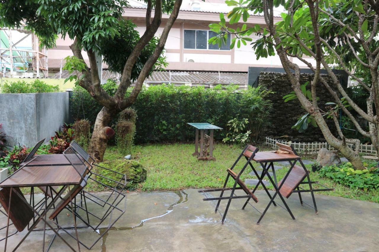 Maya Bed And Food Hostel Chiang Mai Exterior photo